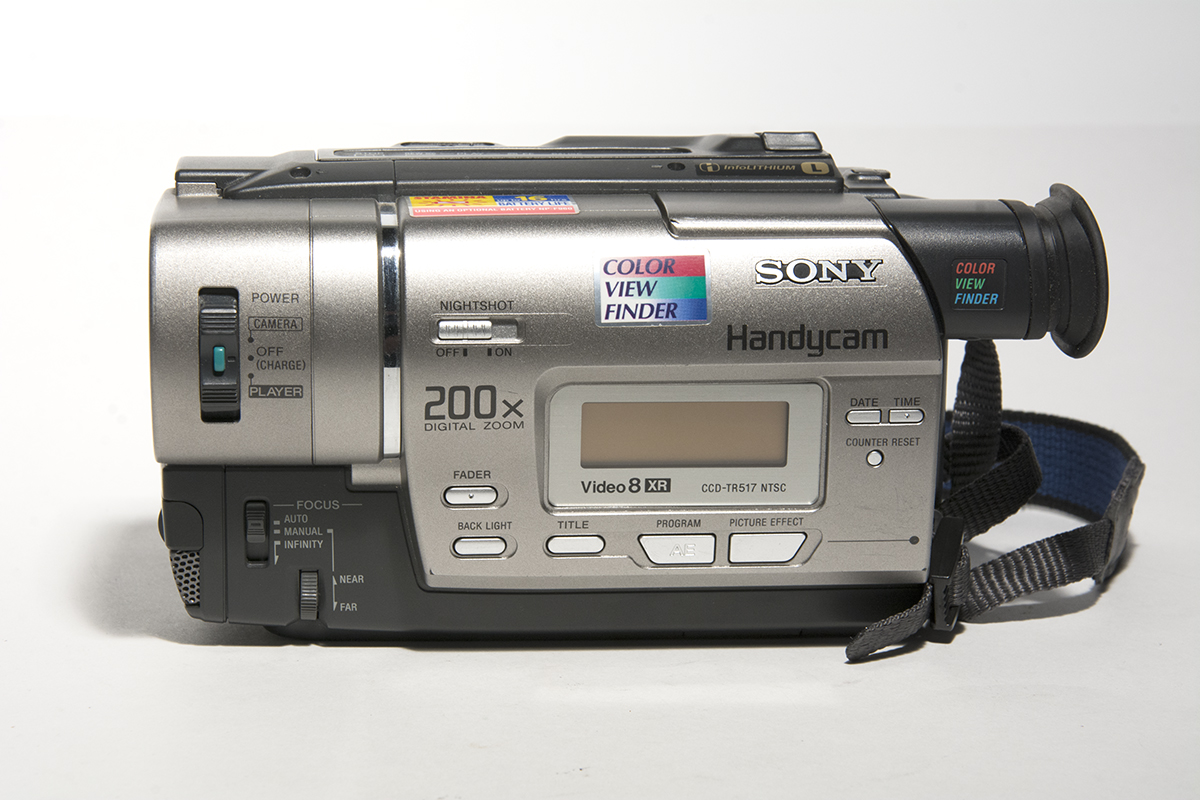 Sony TR517 Hi8 Camcorder Package