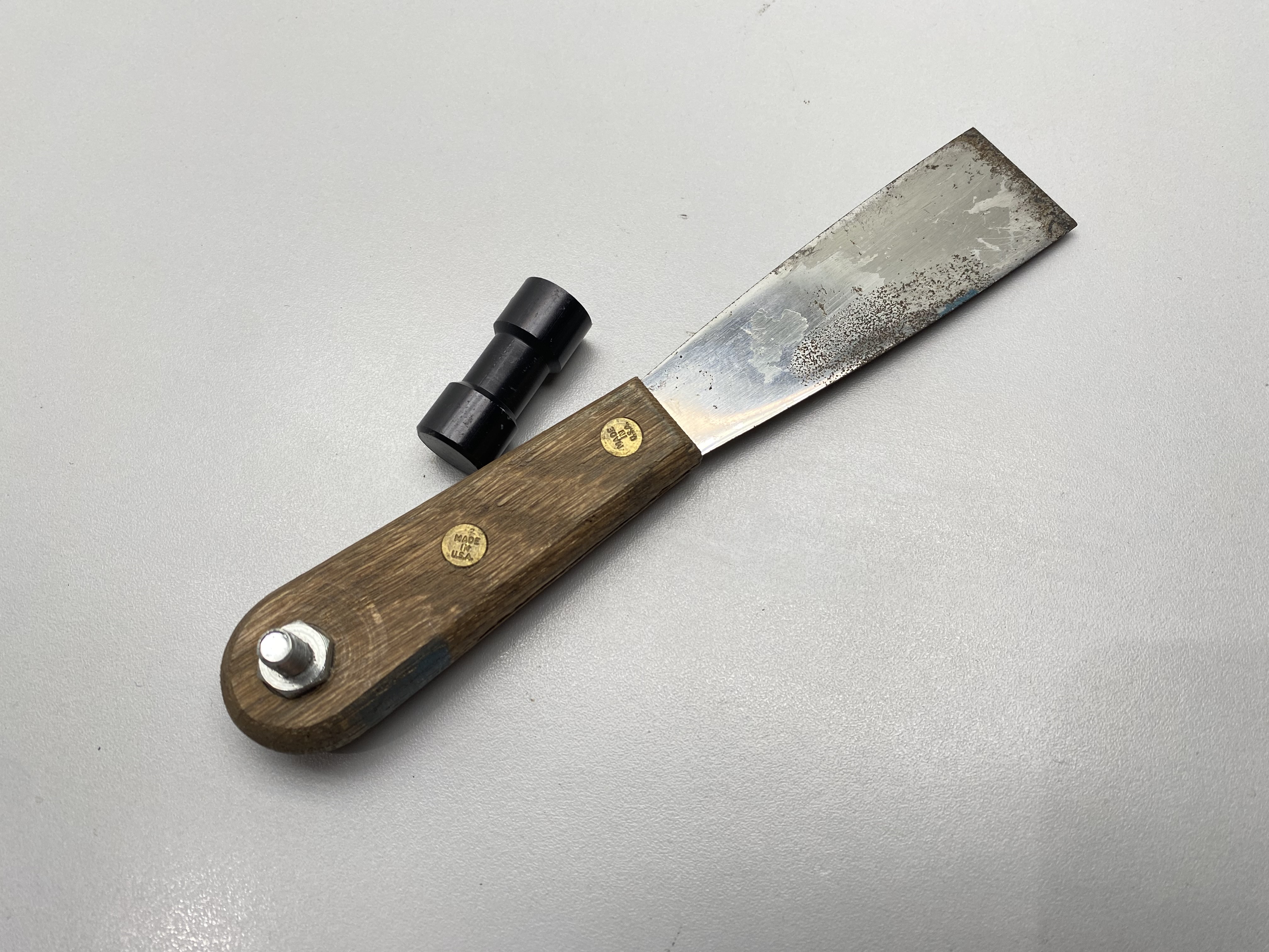 Small Putty Knife with 5/8" Pin